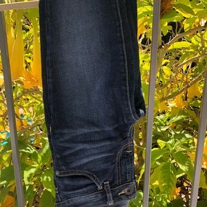 Really cute Guess skinny Jeans in great condition.